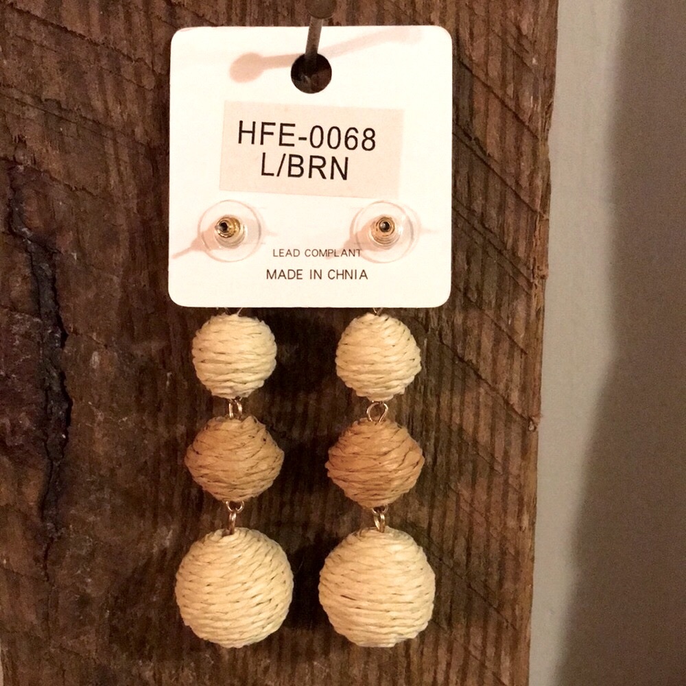 ✅CLEARANCE- New! Raffia Wrapped Dangle Earrings - Picture 3 of 4